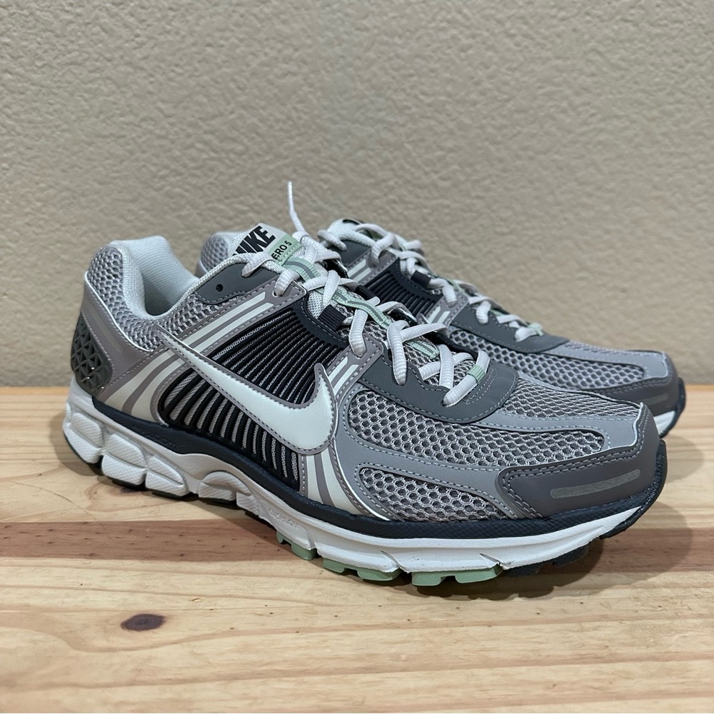 NEW WMNS Nike Zoom Vomero 5 Cobblestone multiple size